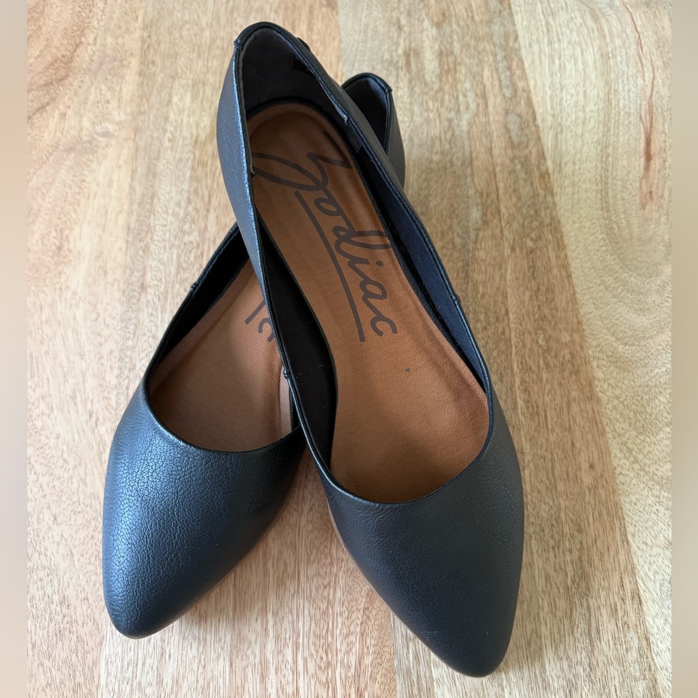 Zodiac Women's Black Flats Size 8.5